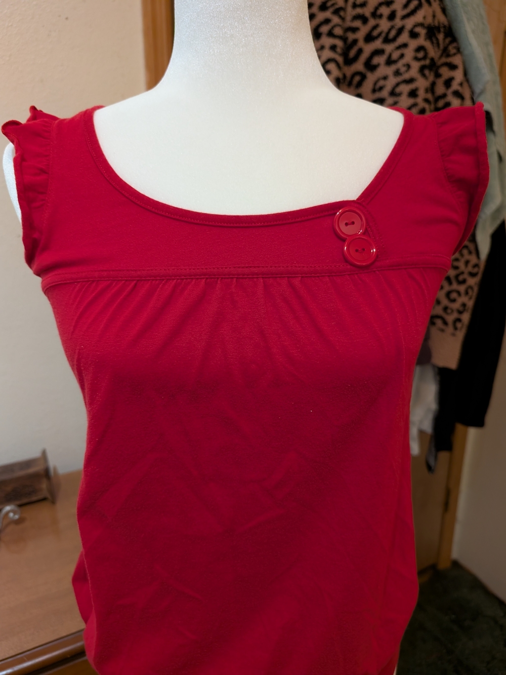 Women’s Y2K - Red Button-Accent Cap Sleeve Top